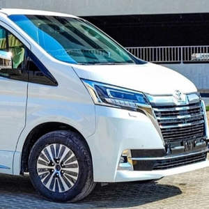 YOTA GRA-NVIA GCC 2025, Sedán de Lujo Usado, Control de Crucero ACC, Asientos de Cuero, Neumáticos R18, Tracción en las Cuatro Ruedas, Automático, 5 Plazas, Blanco, Euro4, 4.5L - Product Image 1