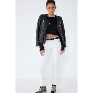 Top Corto de Punto Acanalado con Cuello Redondo - Product Image 1