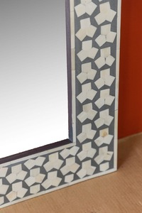 Espejo de pared decorativo de lujo, marco de incrustaciones de hueso con resina epoxi, espejo de tocador de color negro directo a los mejores precios de faizacraft - Product Image 4