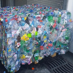 Residuos de Botellas PET Recicladas, Plástico Reciclado a Granel, Residuos Plásticos Post-Consumo en Fardos para Procesamiento de Reciclaje - Product Image 6