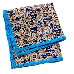 Pañuelo de bolsillo hecho a mano con borde de paisley azul y marrón, ideal para blazers y trajes. - Product Image 2