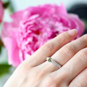 Bague en argent sterling avec pierre précieuse moldavite tchèque authentique pour les occasions spéciales telles que les mariages - Product Image 5