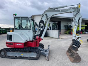 Mini-excavatrice Takeuchi TB257 neuve 2026 de 5,8 tonnes, excavatrice sur chenilles à queue courte de 5800 kg, excavatrice compacte diesel de 52 CV à vendre - Product Image 1