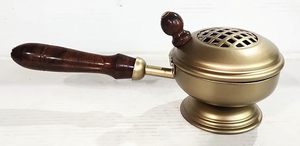 Brûleur d'encens en laiton décoratif fait à la main de conception tendance avec l'artisanat artistique parfait pour les cérémonies religieuses - Product Image 5