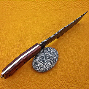 Cuchillo de Supervivencia de Acero de Damasco Hecho a Medida con Mango Sólido para Acampar, Bushcraft, Cocinar y Coleccionar - Product Image 5