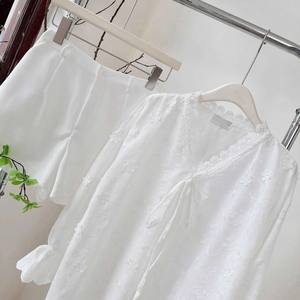 Chemise en mousseline de soie blanche florale de qualité supérieure, col en V, haut décontracté pour femmes - Product Image 2