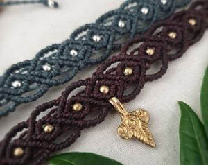 Collar de Macramé Hecho a Mano, Chapado en Oro de 14K/18K, Cordones de Colores Mezclados con Colgante de Latón, Ajustable, Talla Única - Product Image 2