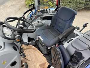 Hollandd รถแทรคเตอร์70HP สีน้ำเงิน T7225ใหม่พร้อมเครื่องยนต์ fpt ปั๊มเฟืองขับและกระปุกเกียร์สำหรับขาย - Product Image 5