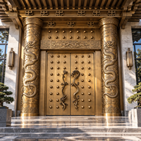 Porte d'entrée double en cuivre gaufré avec panneaux de verre décoratifs pour les projets d'entrée de villas, d'hôtels et de temples