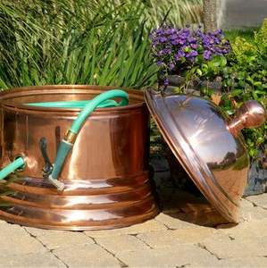 Soportes de metal resistentes para mangueras de jardín, diseñados para mangueras gruesas, que ofrecen opciones de almacenamiento en exteriores sin desorden. - Product Image 4