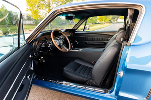 8F01C134102 Voiture de sport américaine d'occasion, modèle Fastback Muscle Car classique de 1968, moteur V8, coupé performant, véhicule de collection vintage, faible kilométrage - Product Image 4