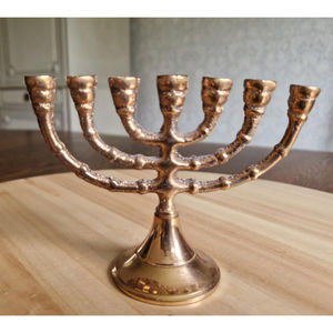 Bougeoir Menorah créatif en aluminium avec 9 branches en métal avec finition polie pour la décoration intérieure et les célébrations - Product Image 5
