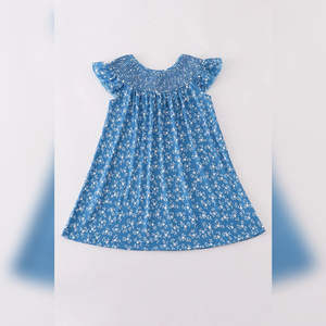 Vestido ahumado con estampado floral azul Traje elegante de verano para niñas con mangas con volantes y tela de algodón suave y ligera - Product Image 1