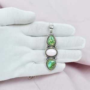 Collar con colgante de oruga de plata esterlina turquesa dorado Sonoran hecho a mano, cadena ajustable de 18 pulgadas - Product Image 3