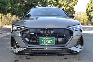 Audi e-tron Quattro AWD Plus 2022 d'occasion en excellent état, sans accident, conduite à gauche/droite - Product Image 6