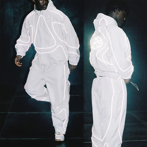 Nueva ropa deportiva de gran tamaño personalizada de alta calidad, chándal de calle, chaqueta reflectante y conjunto de Jogger, chándal de nailon para hombre - Product Image 5