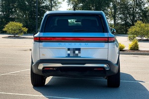 Voiture électrique RIVIAN R1S Adventure Edition 2023 d'occasion, QuadMotor, SUV électrique 7 places, transmission intégrale, véhicule tout-terrain, exportation B2B - Product Image 4