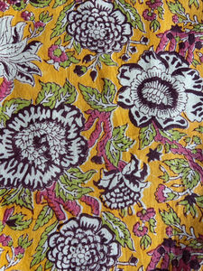 Tela de Algodón Estampada a Mano con Diseño Floral Mughal en Amarillo Mostaza |   Textil Indio Premium - Product Image 2