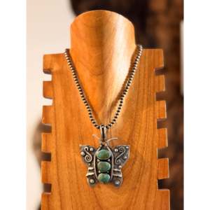 Pendentif papillon en turquoise et argent sterling Randy Billy Royston pour les occasions de cadeaux - Product Image 1