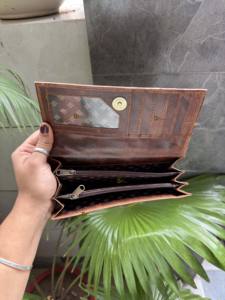 กระเป๋าคลัทช์หนังแท้มีสไตล์สำหรับผู้หญิงกระเป๋าคลัทช์ใส่บัตรหลายช่องใส่บัตรเครดิตหนังแท้ - Product Image 6