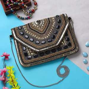 Pochette ethnique brodée de coquillages et de perles intemporelles Accessoire fait main pour mariages Événements culturels et rassemblements festifs - Product Image 6