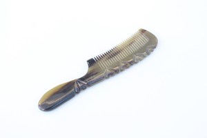 Peine de Cuerno Natural Pulido a Mano de Lujo con Diseño de Amor, Peine Orgánico Desenredante para el Cuidado del Cabello, Barba y Bigote - Product Image 3