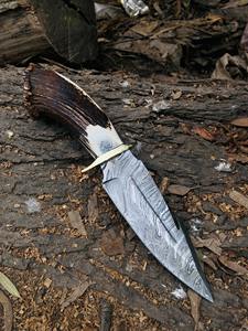 มีดทำมือคุณภาพสูงจากเหล็กดามัสกัส สำหรับใช้งานกลางแจ้ง ตั้งแคมป์ ล่าสัตว์ ด้ามไม้กวาง พร้อมปลอก ระดับอุตสาหกรรม - Product Image 1