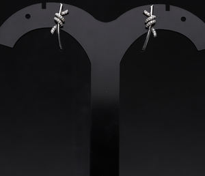 Pendientes de oro rosa de 14 quilates con diamantes naturales Diseño moderno de barra retorcida con pavé-Set Diamonds Elegant Minimal Glamour - Product Image 1