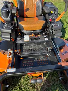 Tondeuse autoportée à braquage zéro SCAG Cheetah de qualité supérieure avec plateau de coupe de 72 pouces - Product Image 5