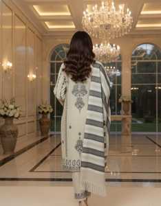 Costume Khaddar non cousu, brodé, 3 pièces, robe pour femmes, vêtements ethniques traditionnels, fait à la main - Product Image 3