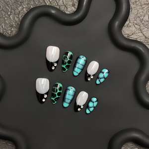 Uñas postizas de lujo con diseño elegante, acrílicas, forma ataúd, medianas, azules y blancas, con pegamento adhesivo, pre diseñadas para los dedos. - Product Image 4