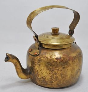 Handcrafted brass tea pot and <b>kettle</b> with classic <b>vintage</b> vibes ideal for traditional kitchens and heritage collectors - Product Image 6
