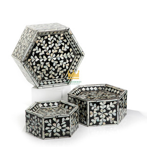 Base para Pastel Hexagonal de Madera, Calidad Premium, Hecha a Mano, Ecológica, Apta para Lavavajillas y Microondas, Diseño Clásico y Elegante, Vietnam - Product Image 1