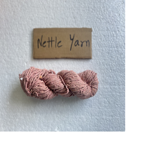 เส้นด้ายเส้นใยหญ้าหนามย้อมแบบกําหนดเองทําจากเส้นใยหญ้าหนามมีจําหน่ายในสีย้อมแบบกําหนดเองมีจําหน่ายในสเก็อ่น - Product Image 1