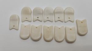 Dents d'Élan Blanches Authentiques Fabriquées sur Mesure (Forme Irrégulière/Ovale) pour Bijoux DIY, Artisanat, Designs d'Inspiration Tribale, Durables et Uniques - Product Image 5