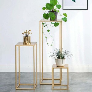 Soporte de flores de tamaño alto de metal de hierro de diseño único, maceta para interiores, precio al por mayor, acabado dorado, decoración de boda - Product Image 3