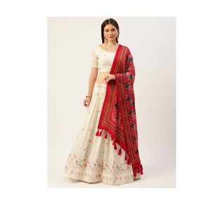 Fil de qualité Standard Lucknowi et paillettes broderie travail Lehenga Choli pour les vêtements de mariage et de fête - Product Image 1