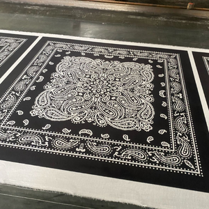 Foulard bandana carré en coton personnalisé utilisation de mariage multifonctionnelle avec écharpe et châle traditionnels imprimés avec logo - Product Image 1