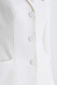 เสื้อสูทเบลเซอร์สำหรับผู้หญิงแฟชั่นสูงเสื้อเบลเซอร์กระดุมแถวเดียวผ้าสแปนเด็กซ์เรยอนผ้าทอแบรนด์ที่กำหนดเองผู้จำหน่ายจากเวียดนาม - Product Image 3