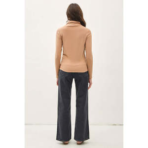 T-shirt a maniche lunghe con collo alto lavorato a maglia Be Cool - Product Image 2