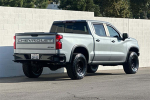 Chevrolet Silverado 1500 ZR2 2024 Usada en Perfectas Condiciones, Cabina Doble, Tracción en las Cuatro Ruedas - Product Image 5