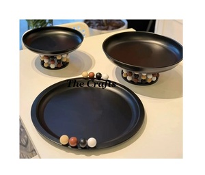 Bandeja de Servicio Exclusiva de Madera y Cuero con Asas de Diseño, Bandeja para Comida en Color Negro - Product Image 5