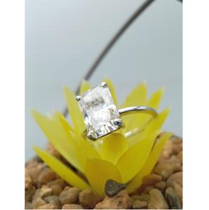 Bague en diamant moderne de qualité supérieure pour hommes et femmes, bijoux unisexes tendance et élégants, disponible au prix d'usine - Product Image 1