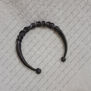 Pulsera de hierro Torc celta Medieval forjada a mano, pulsera de metal trenzado respetuoso con el medio ambiente - Product Image 1