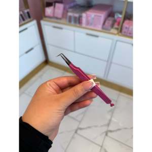 แหนบปลายแหลมสีชมพูสดสำหรับต่อขนตา แหนบพลาสติกสำหรับต่อขนตาแบบวอลลุ่ม - Product Image 3
