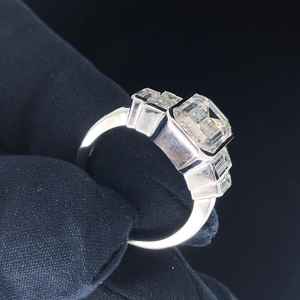 Bague de fiançailles en or massif 14K/18K, sertie de diamants de laboratoire de luxe taille émeraude, style hip-hop, clarté VS1, certifiée IGI - Product Image 4