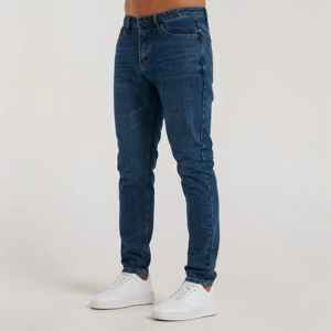 Jean en denim de coupe régulière pour hommes, bleu foncé, style jambe décontractée avec détails de marque et design confortable - Product Image 2