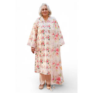 Ensemble de costume en tissu lawn brodé et imprimé pour femmes, 3 pièces, avec dupatta en mousseline de soie brodée et imprimée BM-62010 - Product Image 3