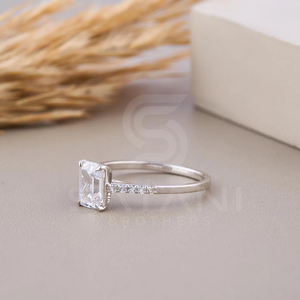 Anillo de Plata 925 con Moissanita Corte Esmeralda, Banda Pavé, Estilo Solitario, Diseño Clásico y Elegante, Joyería Brillante, Idea de Regalo para Mujer - Product Image 6