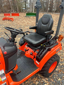 รถแทรกเตอร์ขนาดเล็ก KUBOTA BX2680 รุ่นขายดี พร้อมอุปกรณ์ตัก - Product Image 2